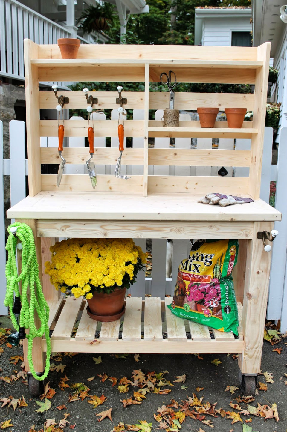 DIY Potting Bench Plan - Build A Simple Potting Bench