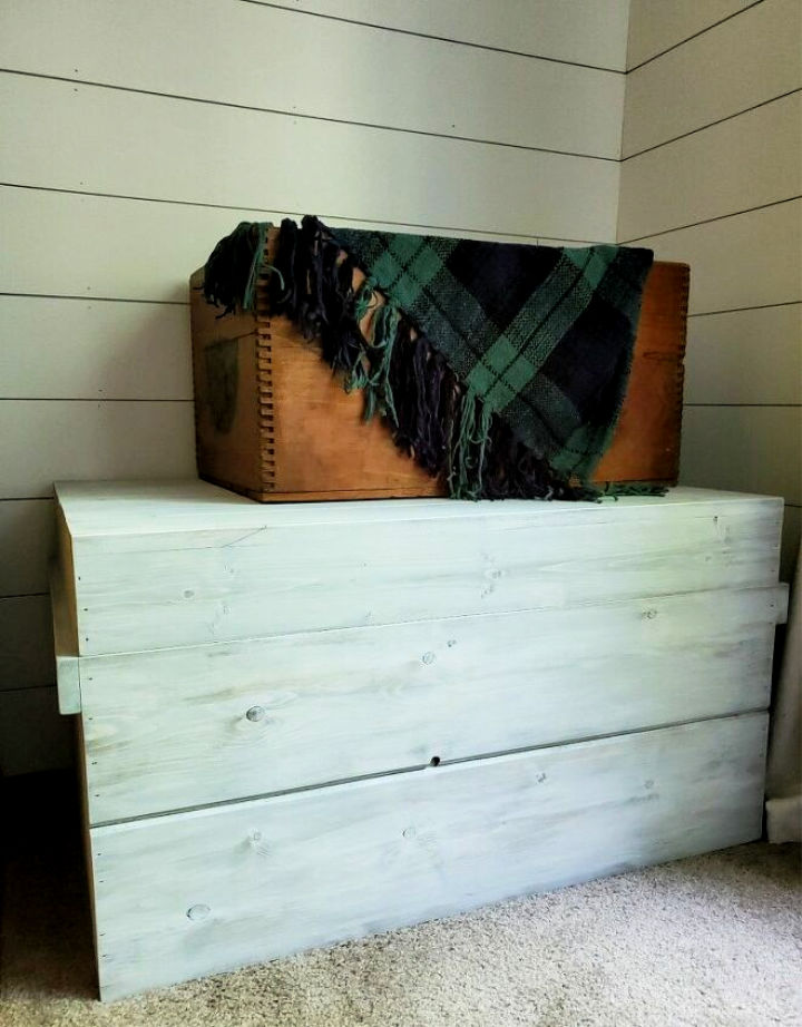 DIY Blanket Trunk