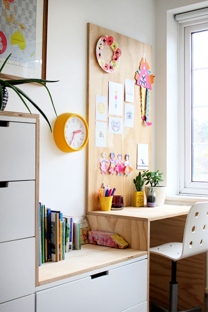 25 IKEA Desk Hacks To Build Your Own (DIY IKEA Desk)
