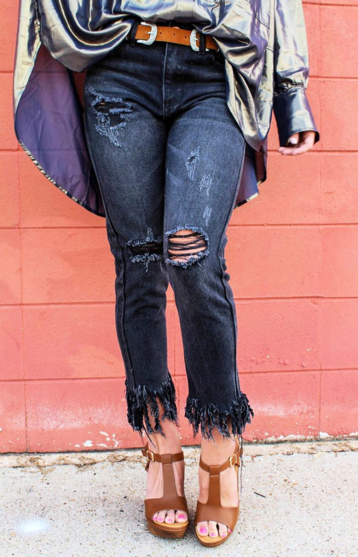 How to Distress Jeans 15 DIY Distressed Jeans Tutorial