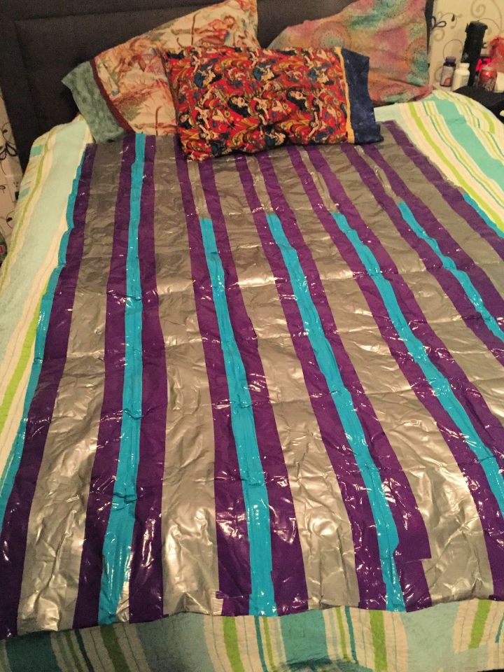 30 Free DIY Weighted Blanket Tutorials To Make at Home