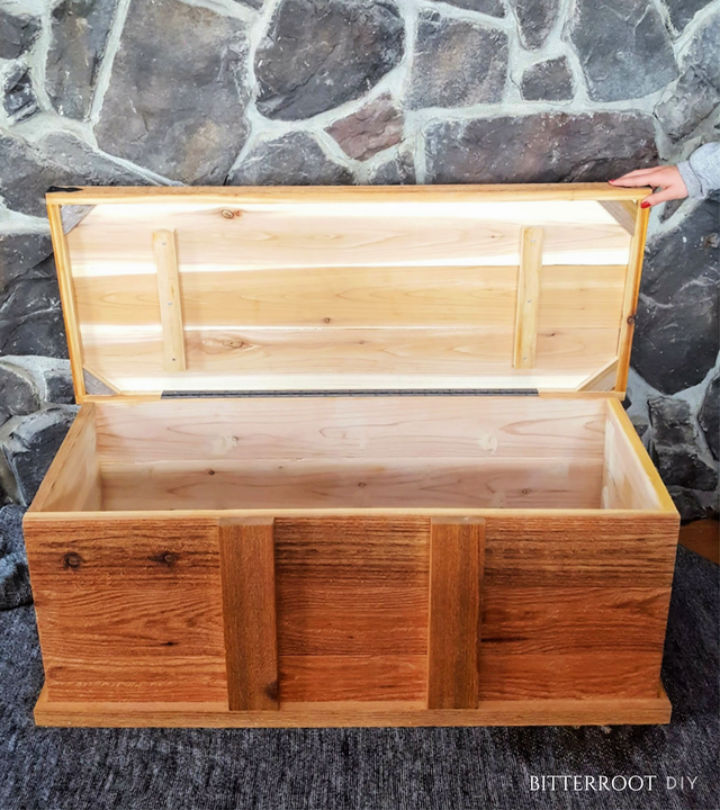 Rough Cedar Rustic Blanket Chest