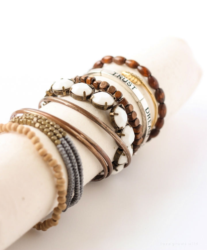 20 Easy DIY Bracelet Holder Ideas (Make Bracelet Display)