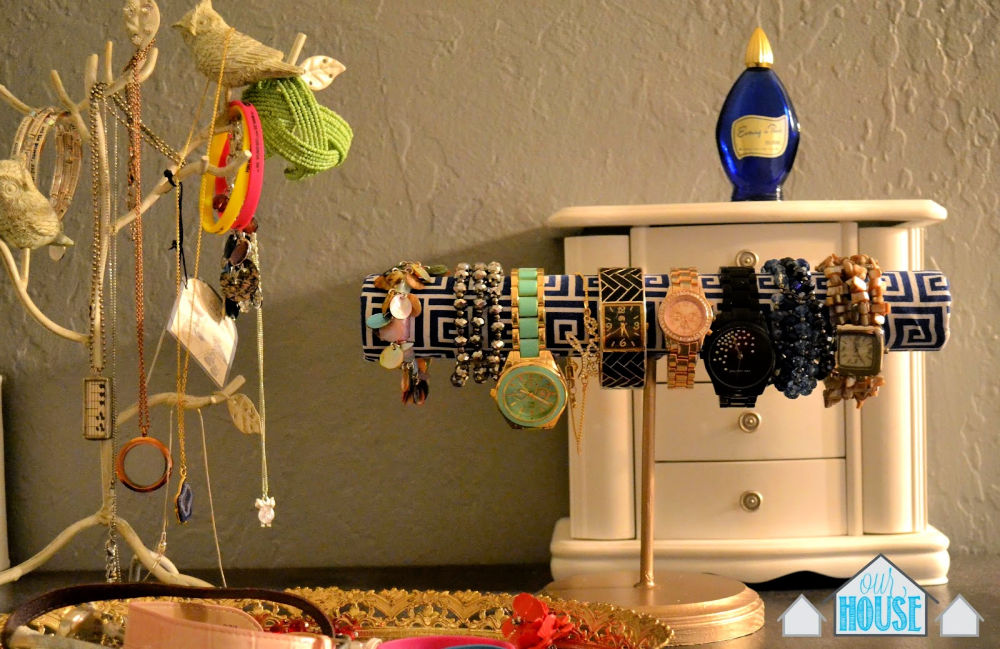 20 Easy DIY Bracelet Holder Ideas (Make Bracelet Display)
