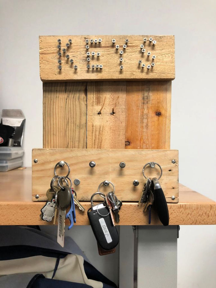 Diy wood pallet key holder