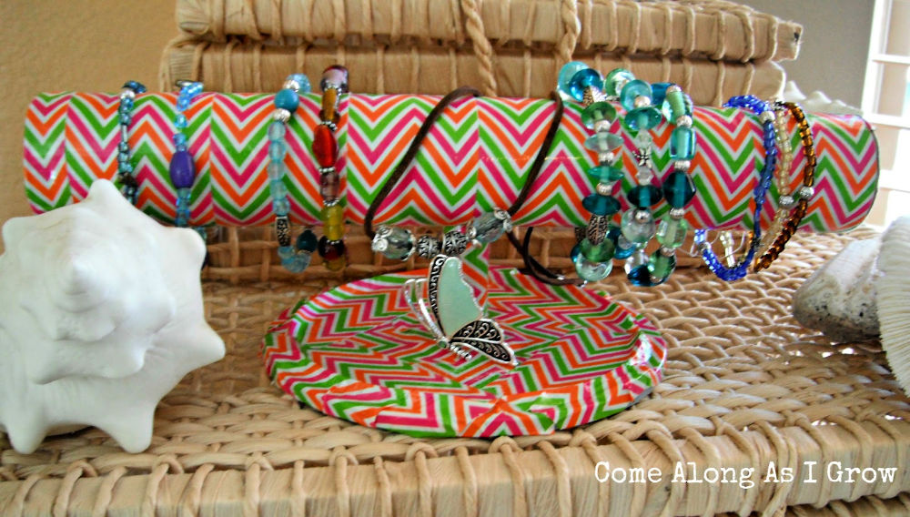 20 Easy DIY Bracelet Holder Ideas (Make Bracelet Display)