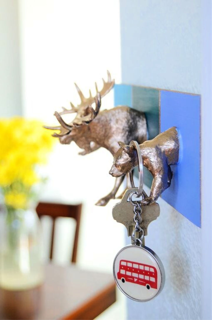 15 Easy DIY Key Holder Ideas Anyone Can Make