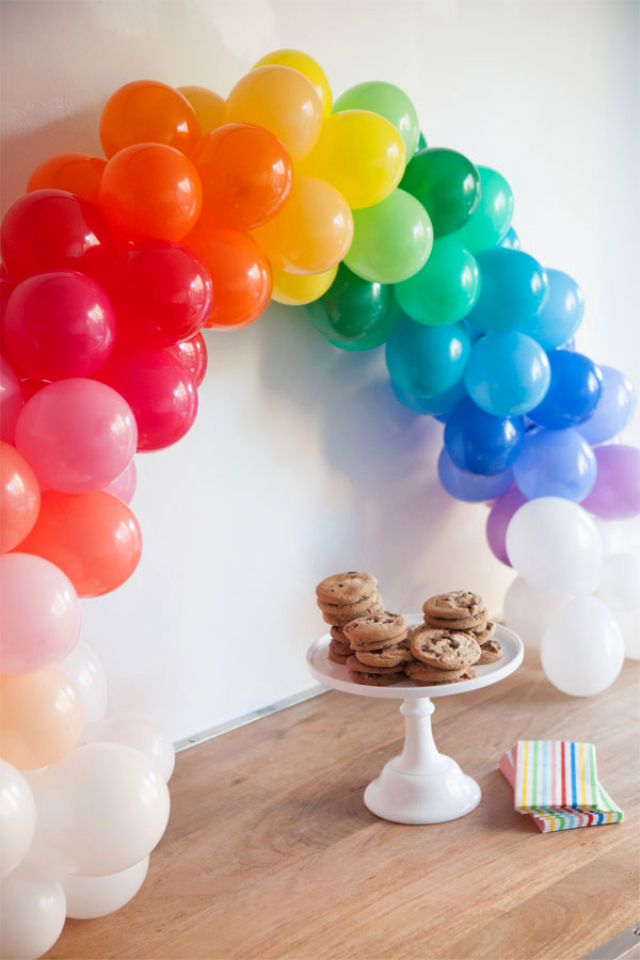 How to Make a Balloon Arch (25 DIY Balloon Arch Ideas)