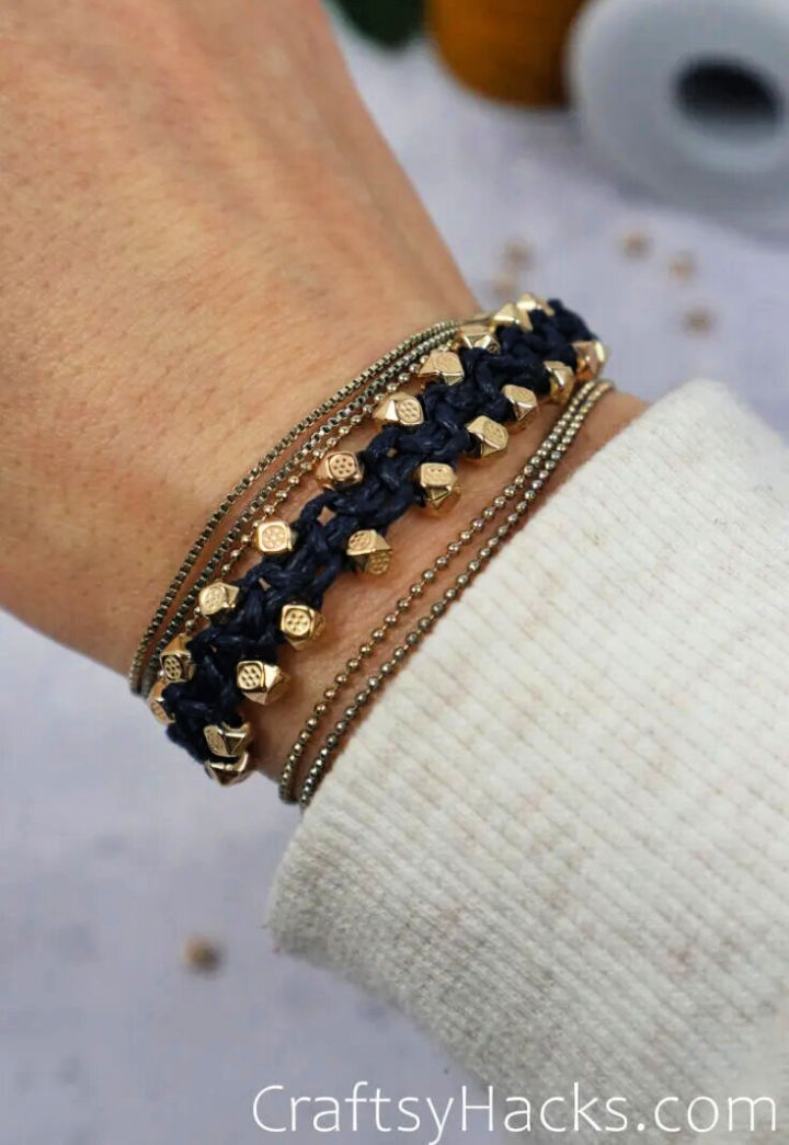 How to Make a Macrame Bracelet (15 Free Patterns)