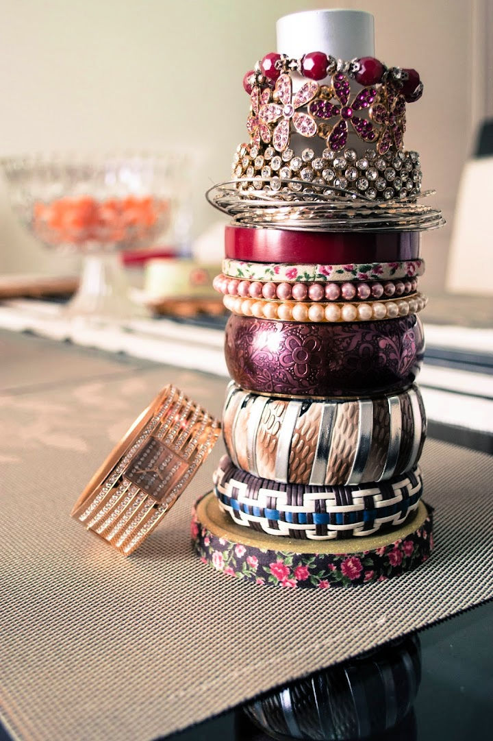 20 Easy DIY Bracelet Holder Ideas (Make Bracelet Display)