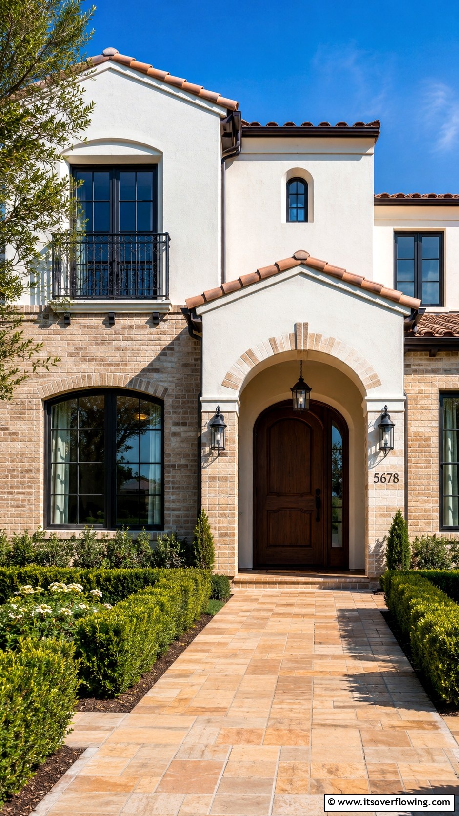 30 Beige Brick Exterior Home Ideas for Warm Curb Appeal