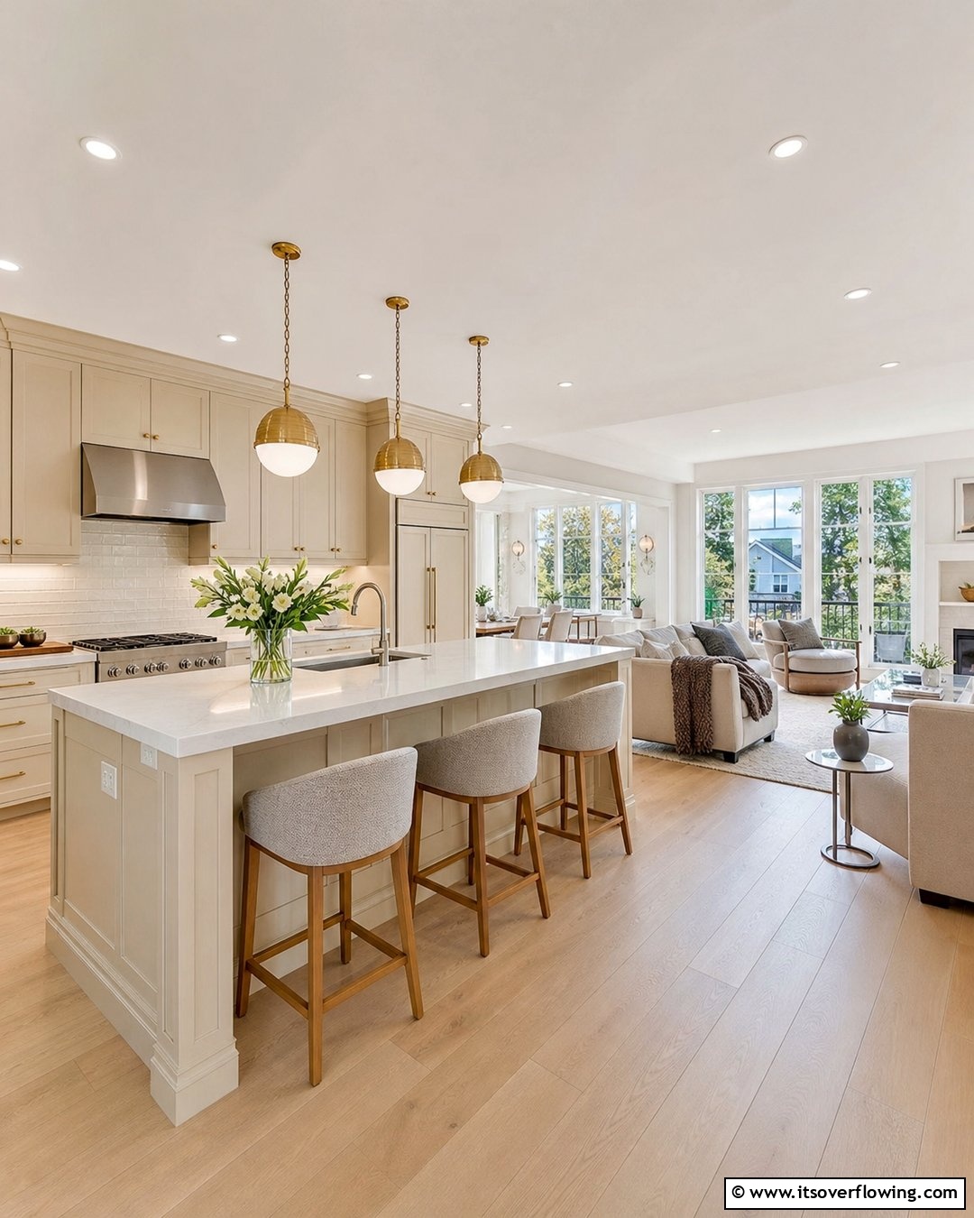 20 Kitchens With Beige Kitchen Cabinets for a Neutral and Elegant Look