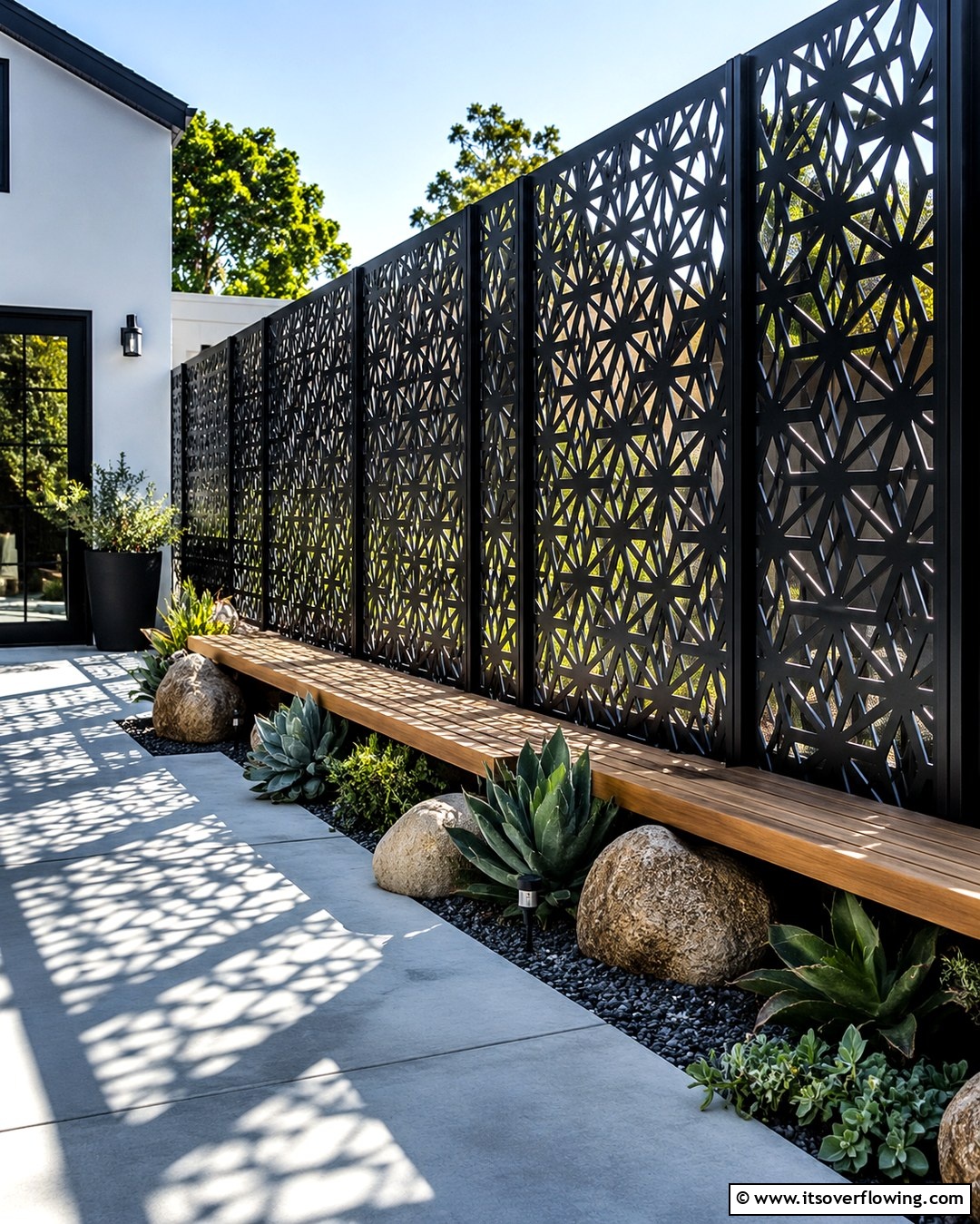 25 Black Fence Ideas for Modern Outdoor Spaces