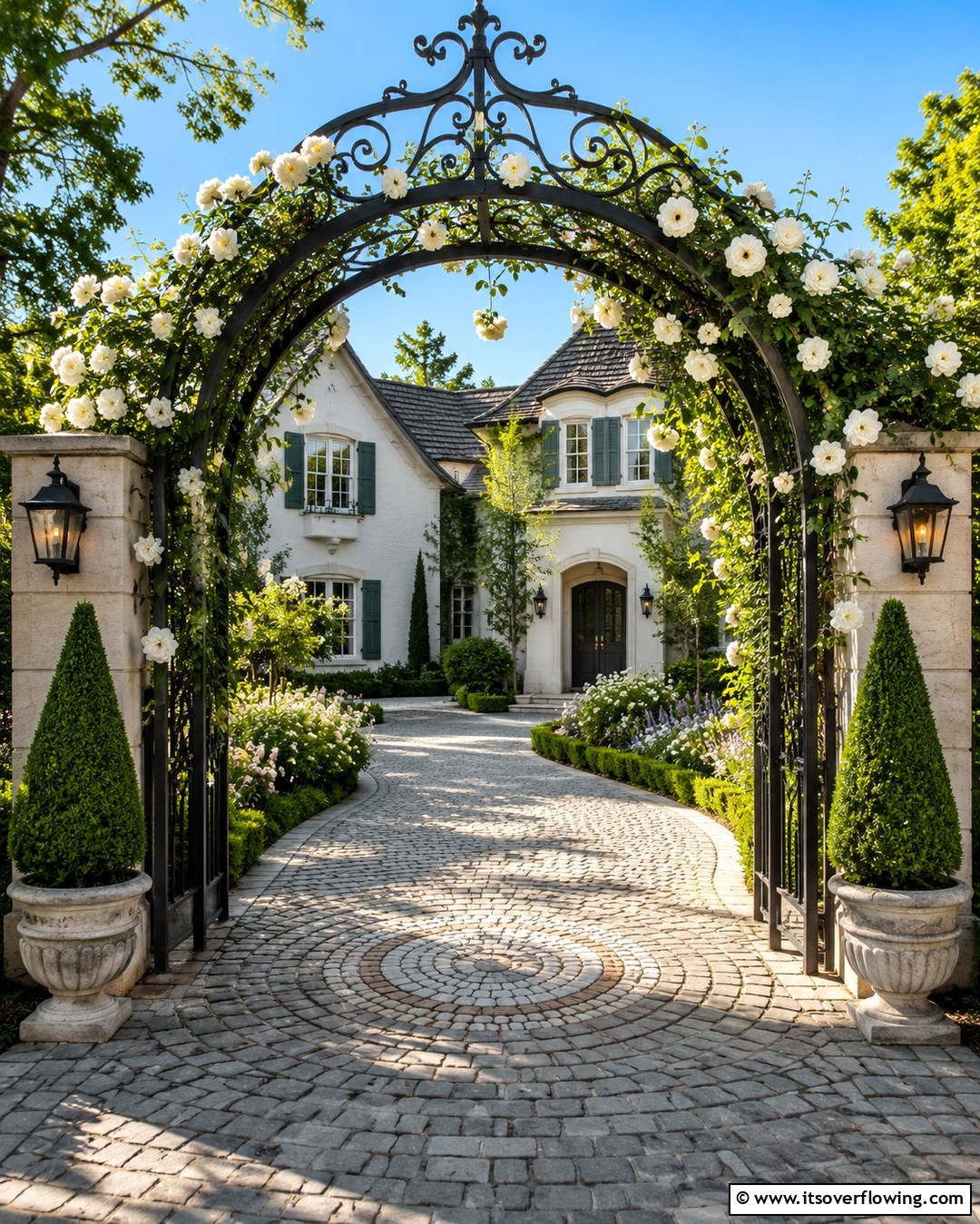 30 Inviting Front Gate Designs for Home Entrances
