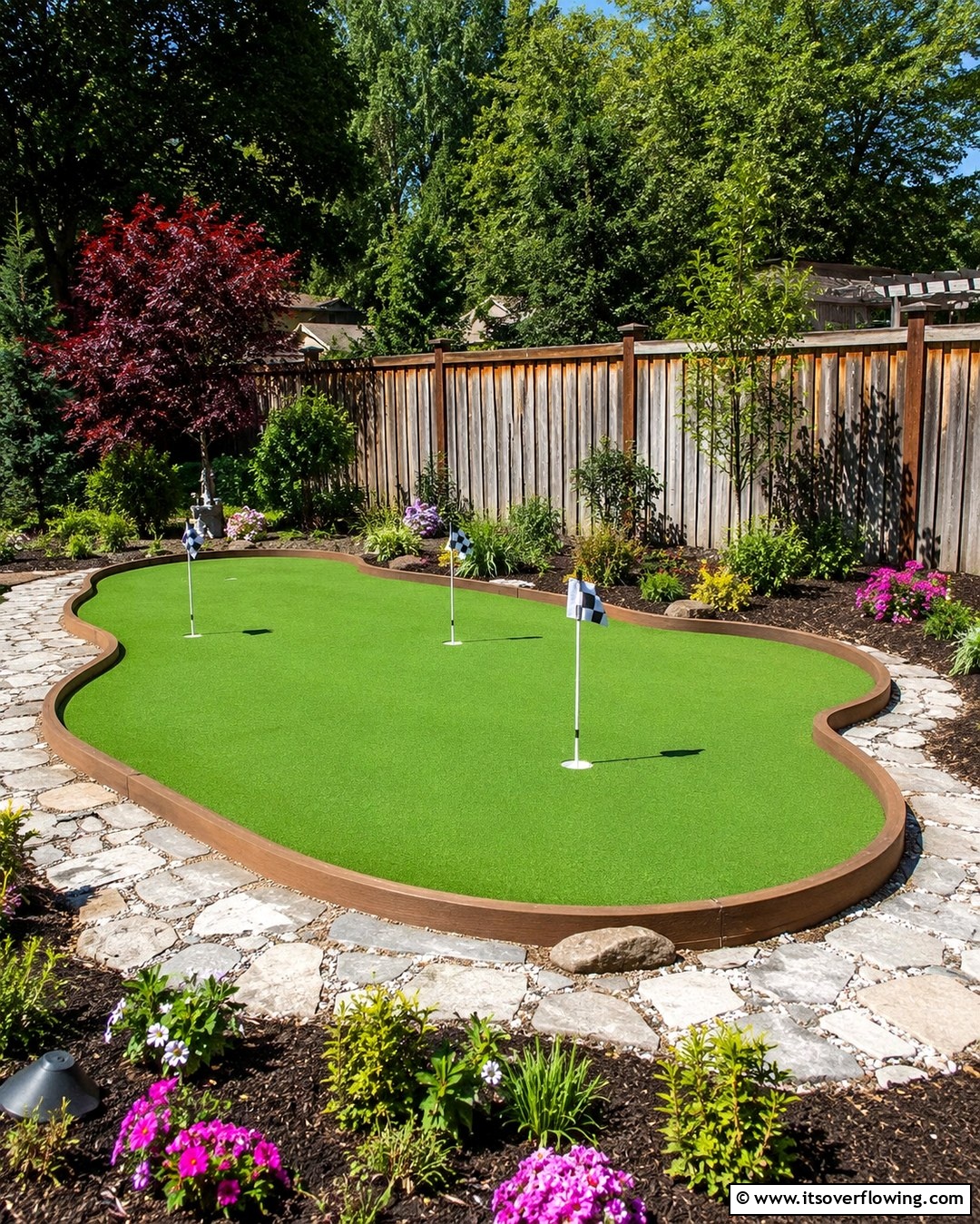25 Backyard Putting Green Ideas for Golf Enthusiasts