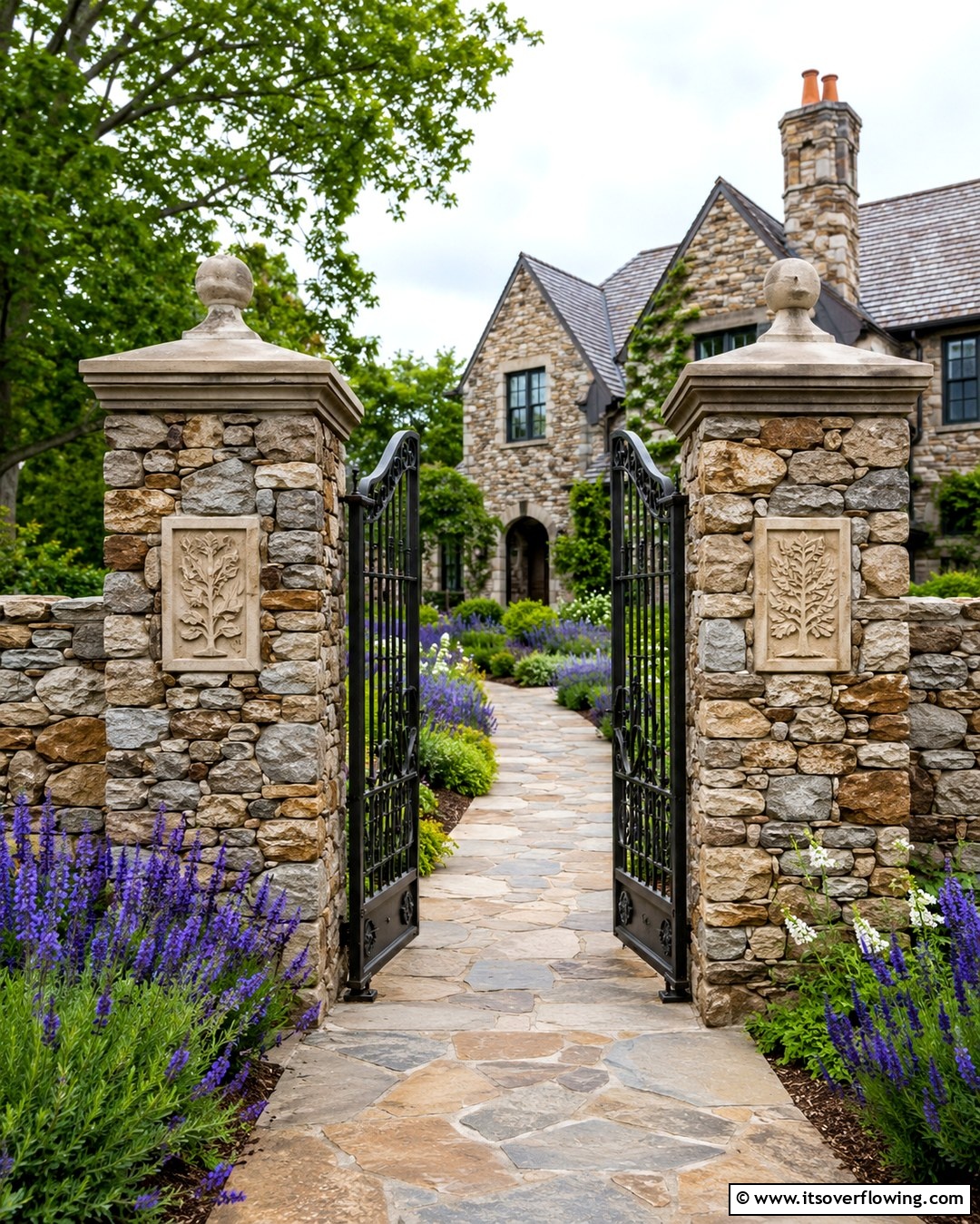 30 Inviting Front Gate Designs for Home Entrances