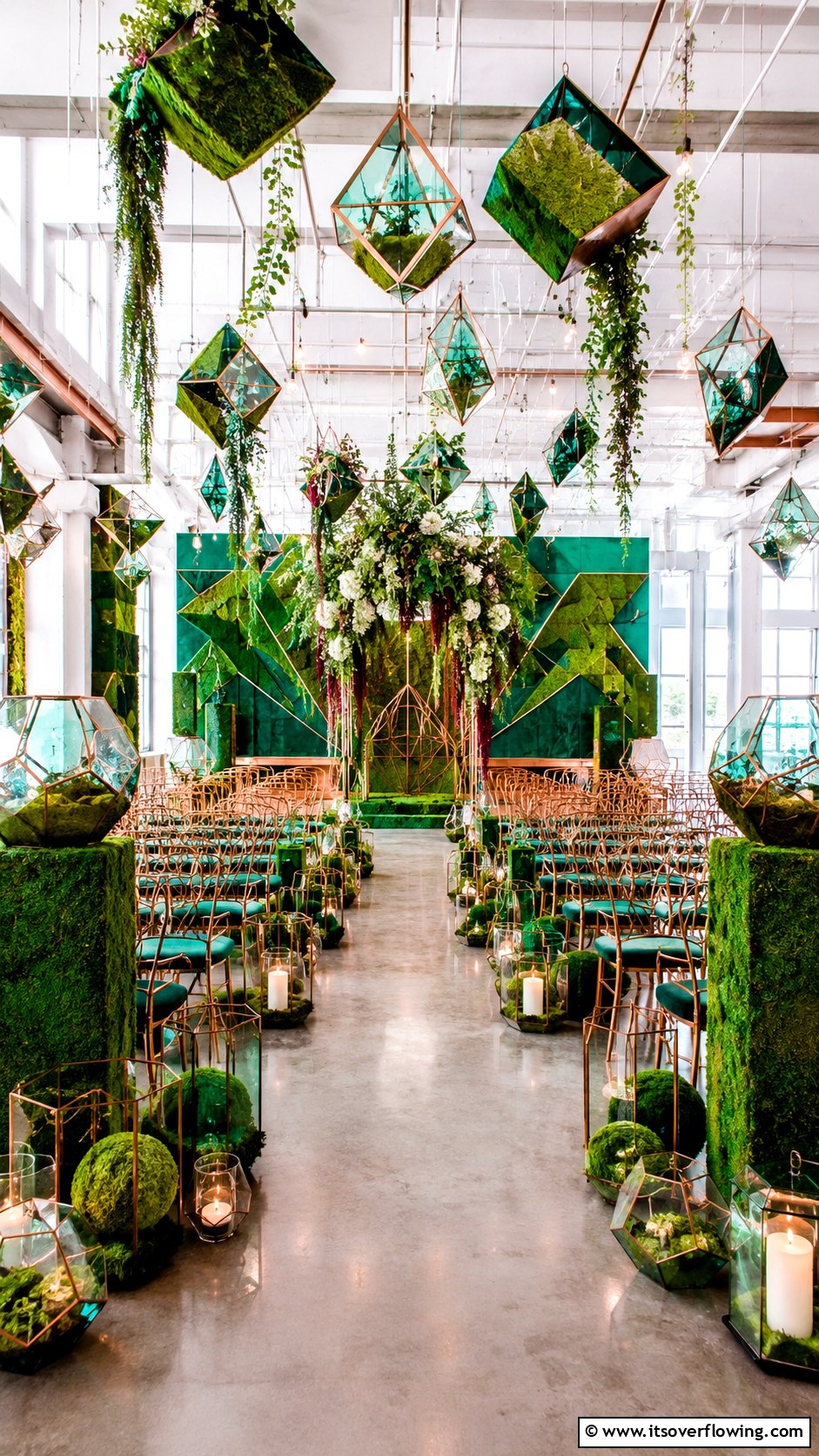 30 Emerald Green Wedding Ideas for Luxurious Celebrations