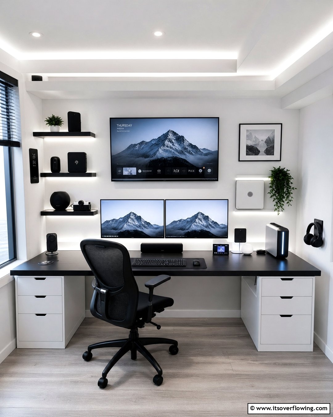 21 Small Office Ideas to Maximize Productivity in Tight Spaces