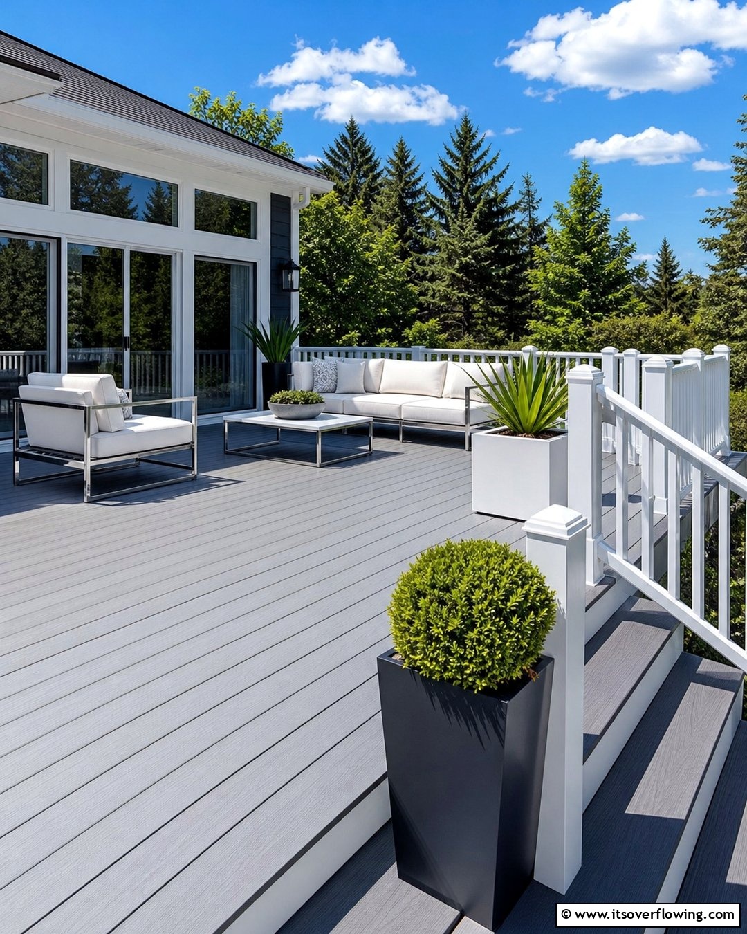 30 Two-Tone Deck Color Schemes for Dynamic Outdoor Spaces