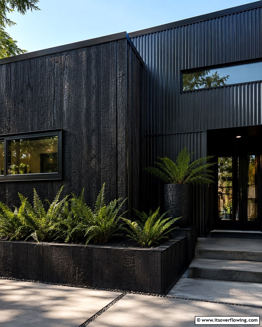 25 Modern Black Houses for a Bold Statement