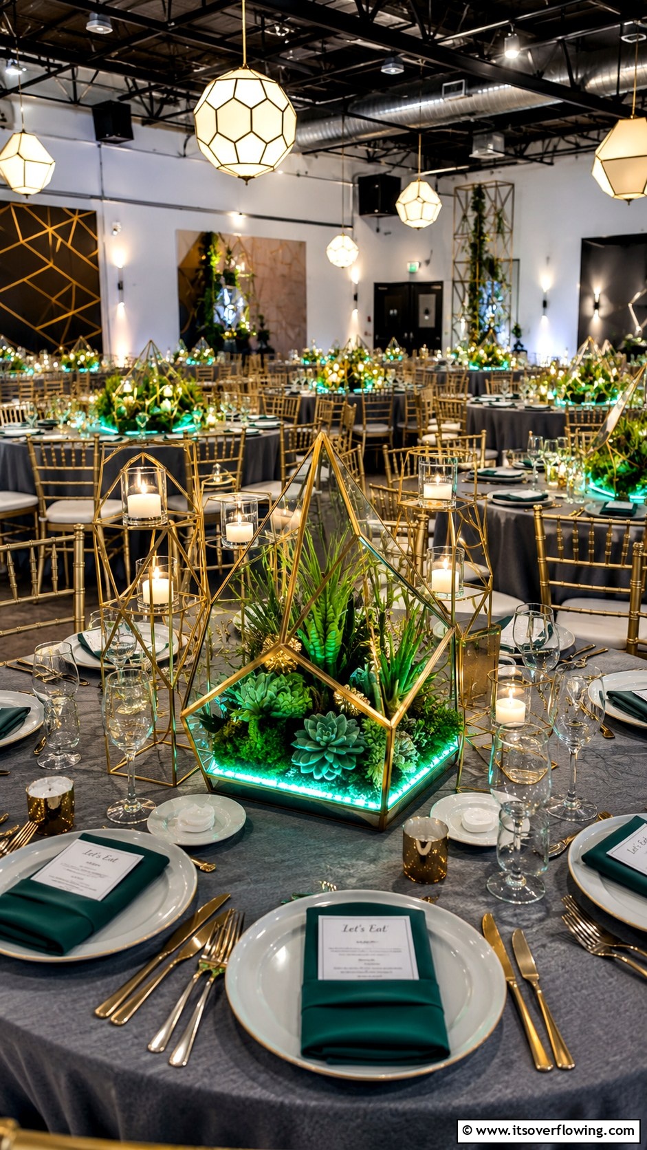 30 Emerald Green Wedding Ideas for Luxurious Celebrations