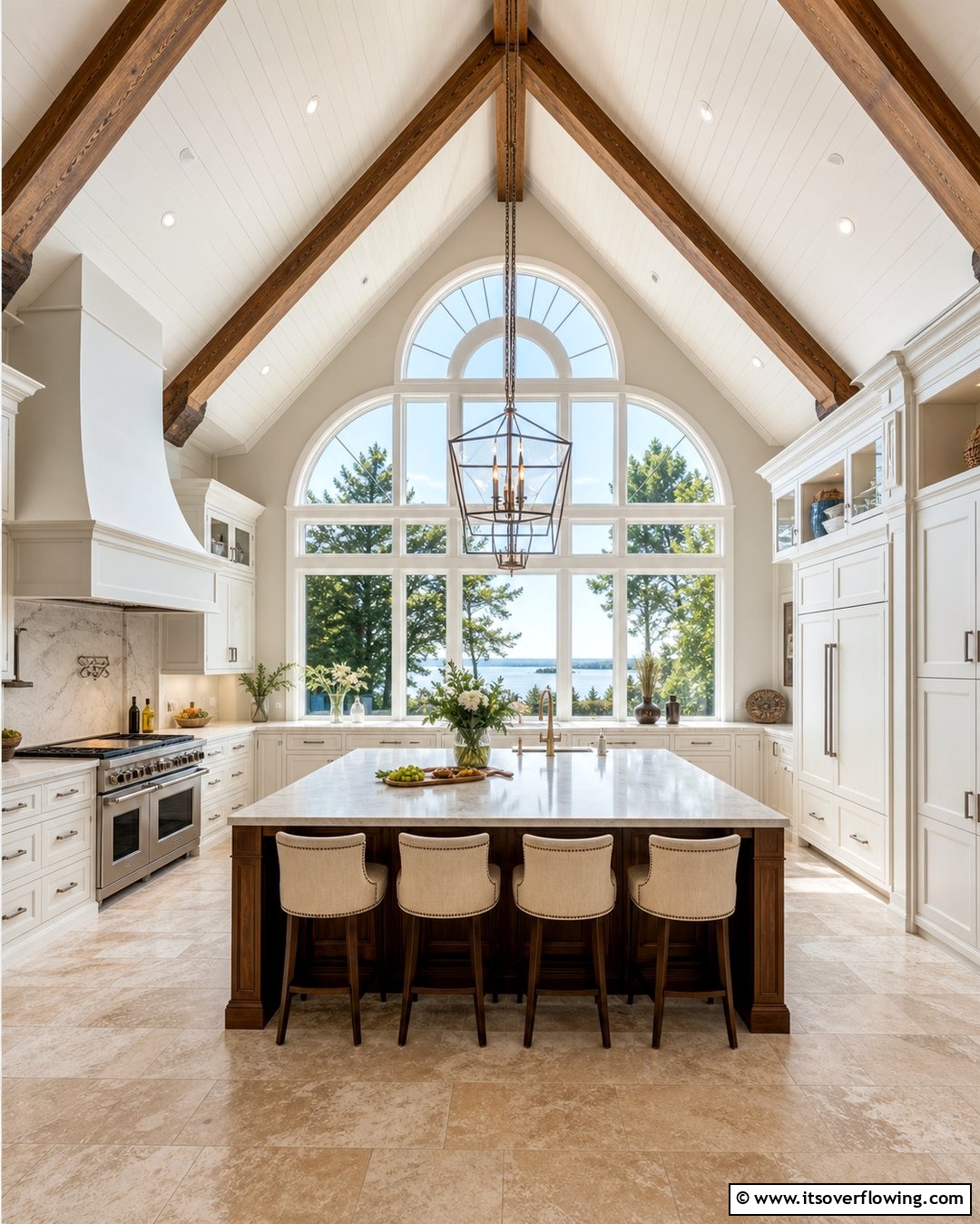 25 Vaulted Ceiling Kitchen Ideas for a Spacious Feel
