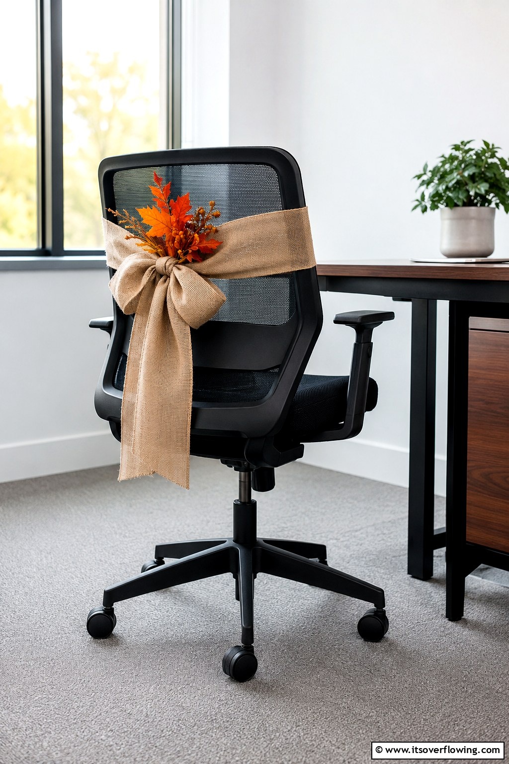 50 Fall Office Decor Ideas for A Sleek, Calm Workspace